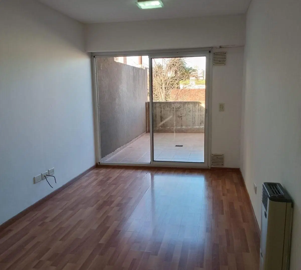 Alsina 1256 - Impecable - Doble balcón - Cochera - 60mt2 2