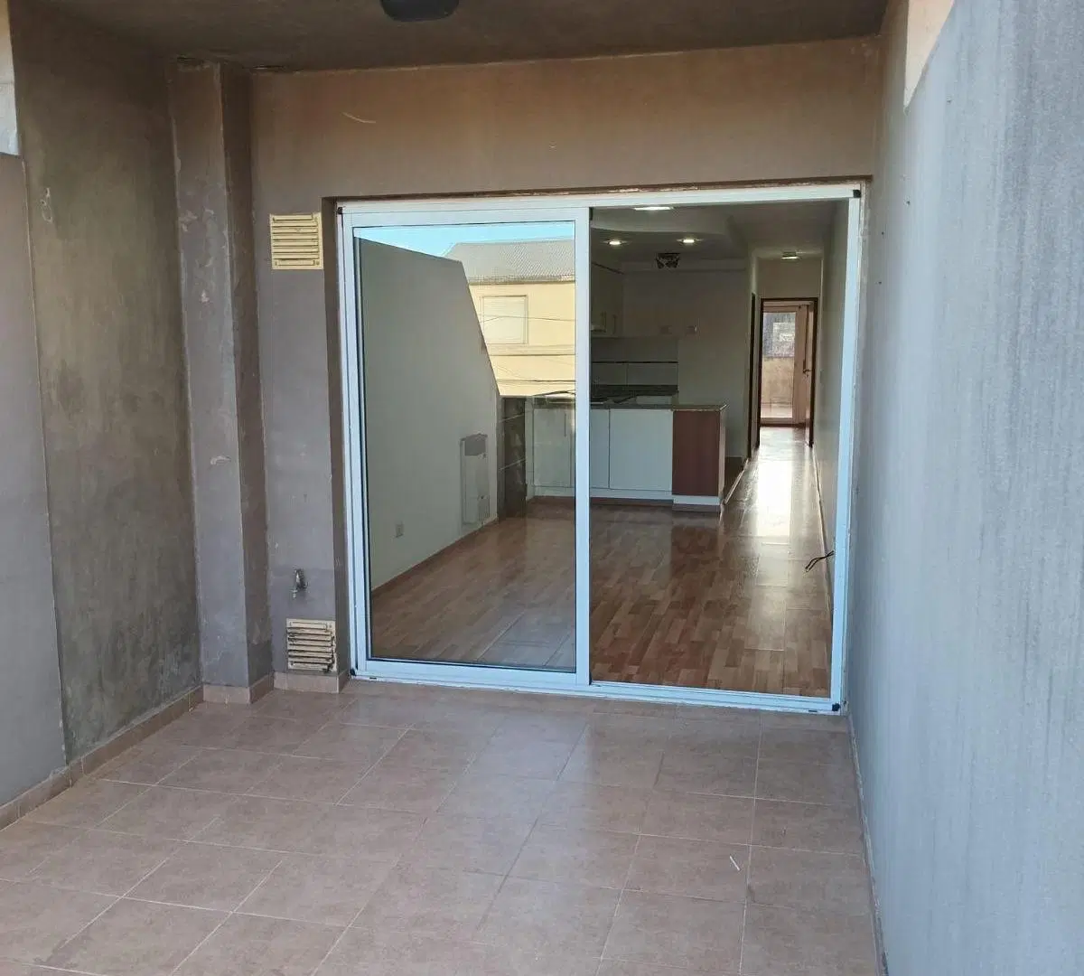 Alsina 1256 - Impecable - Doble balcón - Cochera - 60mt2 1
