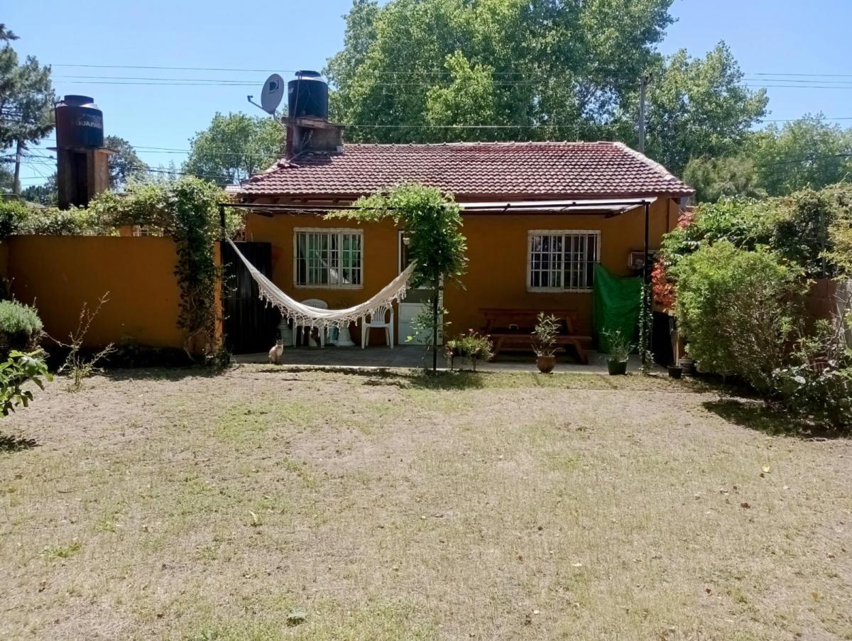 MAR DEL TUYU Casa mas depto., en lote propio a 7 cuadras del mar