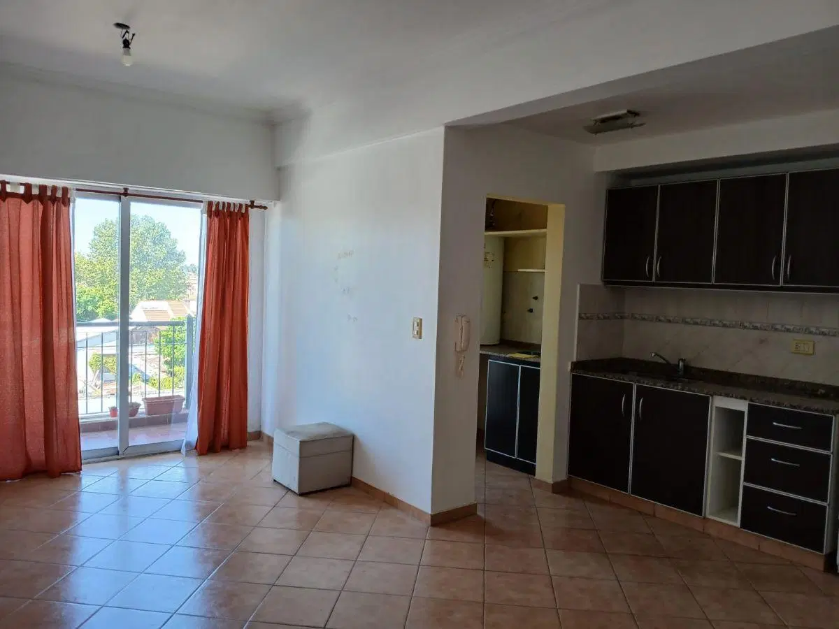 EXCELENTE DEPARTAMENTO DE 2 AMBIENTES CON COCHERA EN ALQUILER 5
