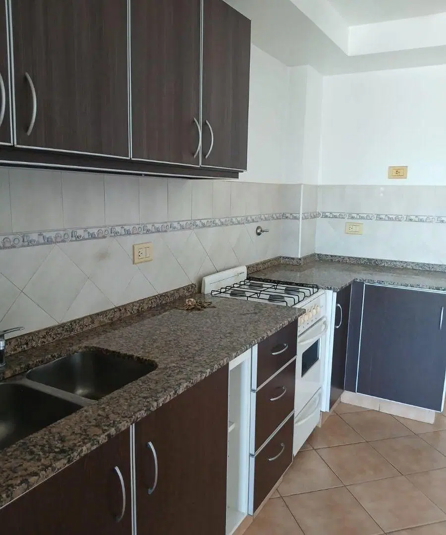 EXCELENTE DEPARTAMENTO DE 2 AMBIENTES CON COCHERA EN ALQUILER 4
