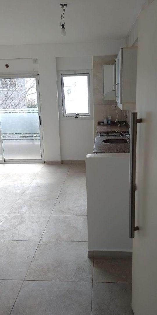 Foto de Departamento de 3 m² con 1 dormitorio en alquiler en Villa Luro, imagen 2