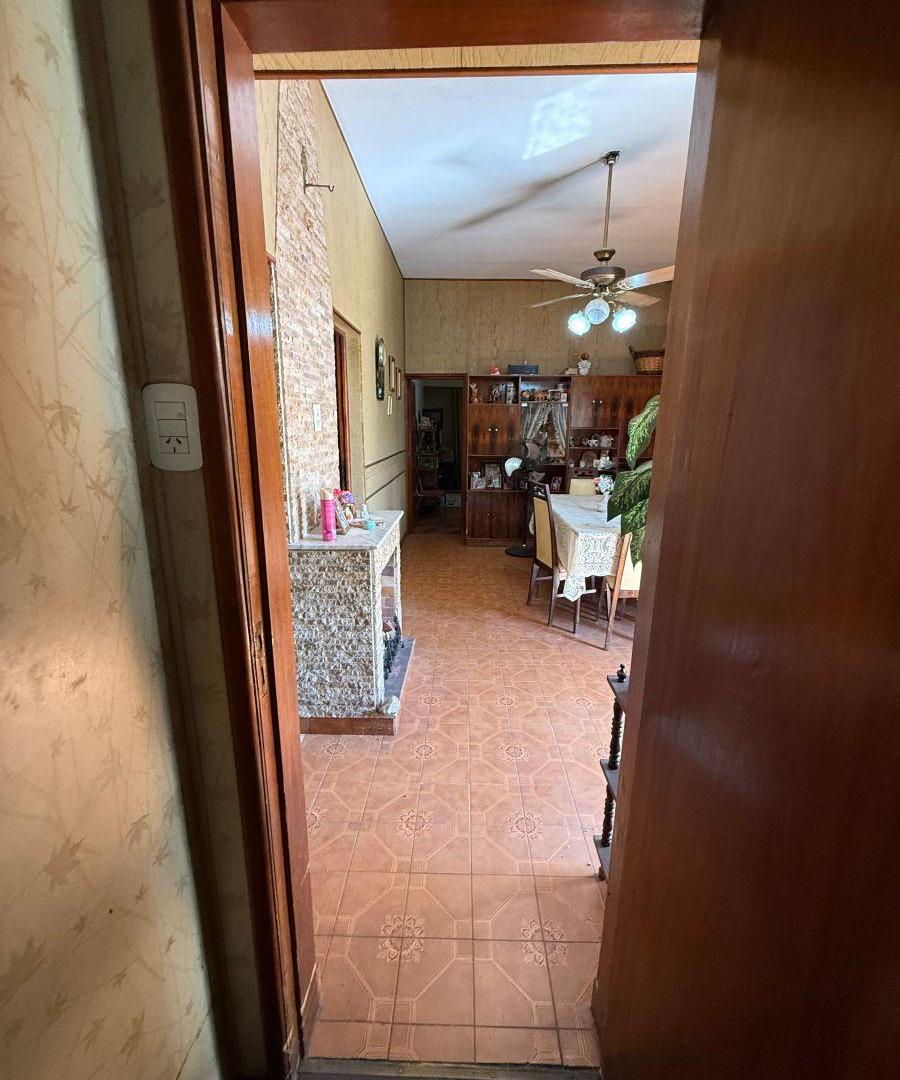 Foto de Venta casa de 3 ambientes con fomdo en lote propio Ramos Mejia, imagen 5