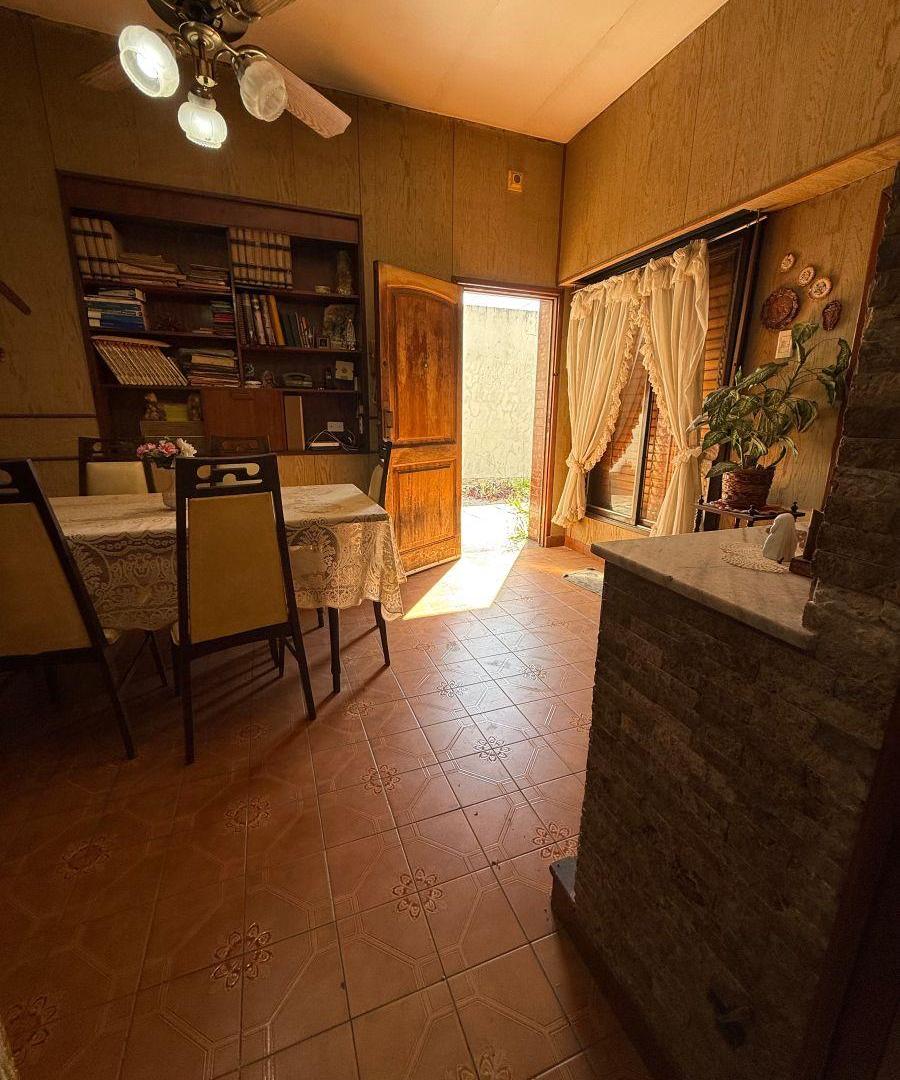 Foto de Venta casa de 3 ambientes con fomdo en lote propio Ramos Mejia, imagen 1
