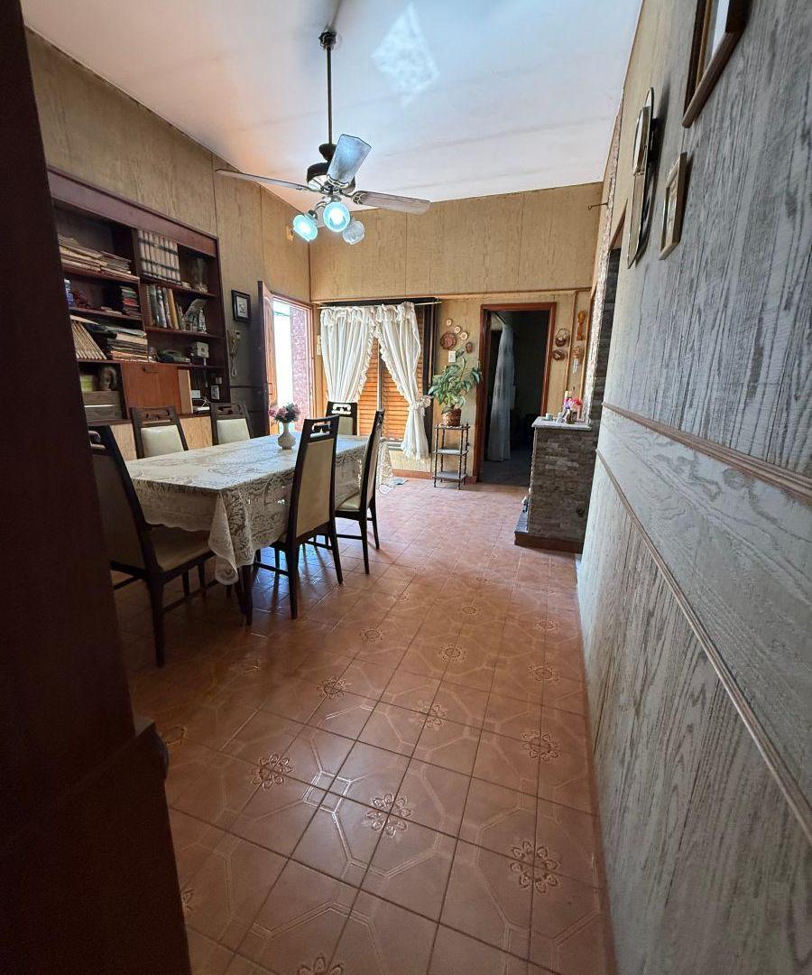 Foto de Venta casa de 3 ambientes con fomdo en lote propio Ramos Mejia, imagen 2