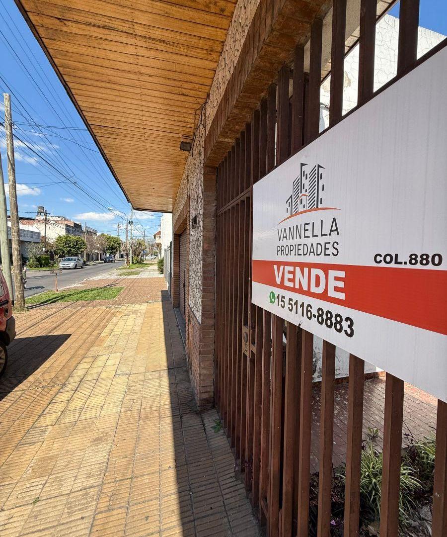 Foto de Venta casa de 3 ambientes con fomdo en lote propio Ramos Mejia, imagen 4