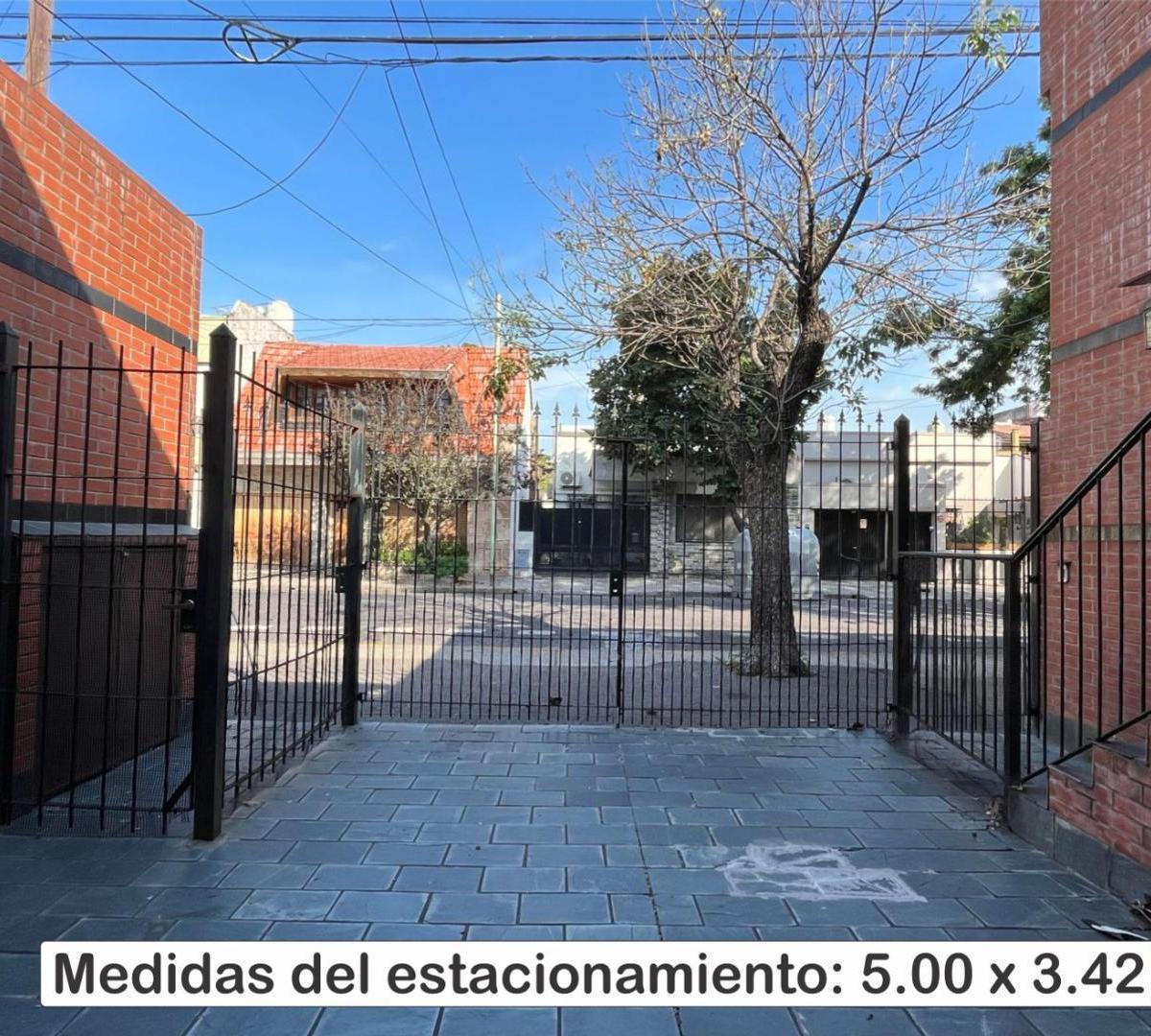 Autodidacta Confeso. PH con Cochera Factible Hacer Local 5