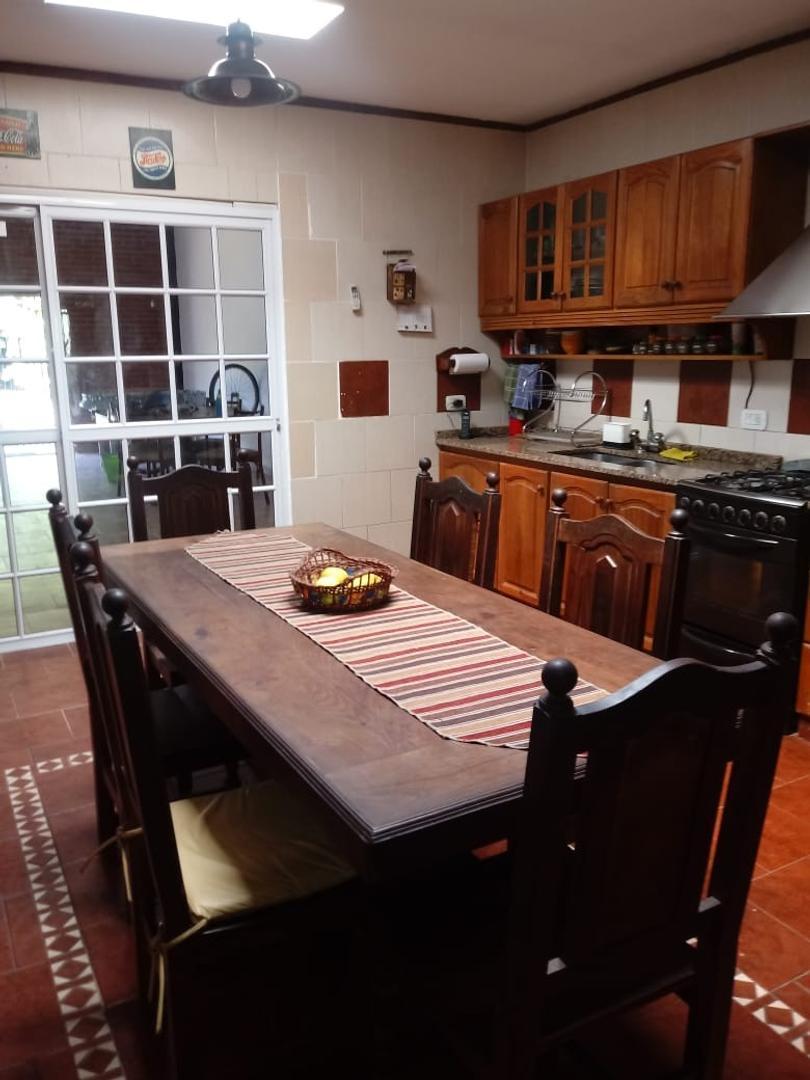 Requetebuena. Mega Casa con Parque Lote 8,66x55 + Galpon 2