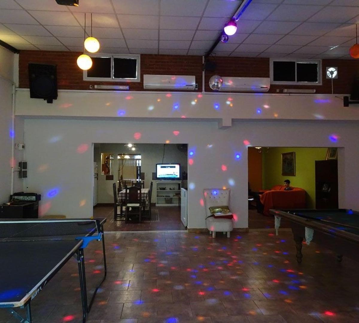 Requetebuena. Mega Casa con Parque Lote 8,66x55 + Galpon 5