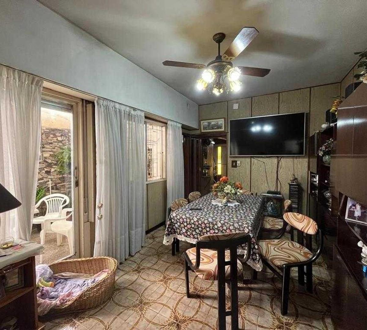 Solita y Sola Casita PH Local C/vivienda + Gje + Patio + Tza 1