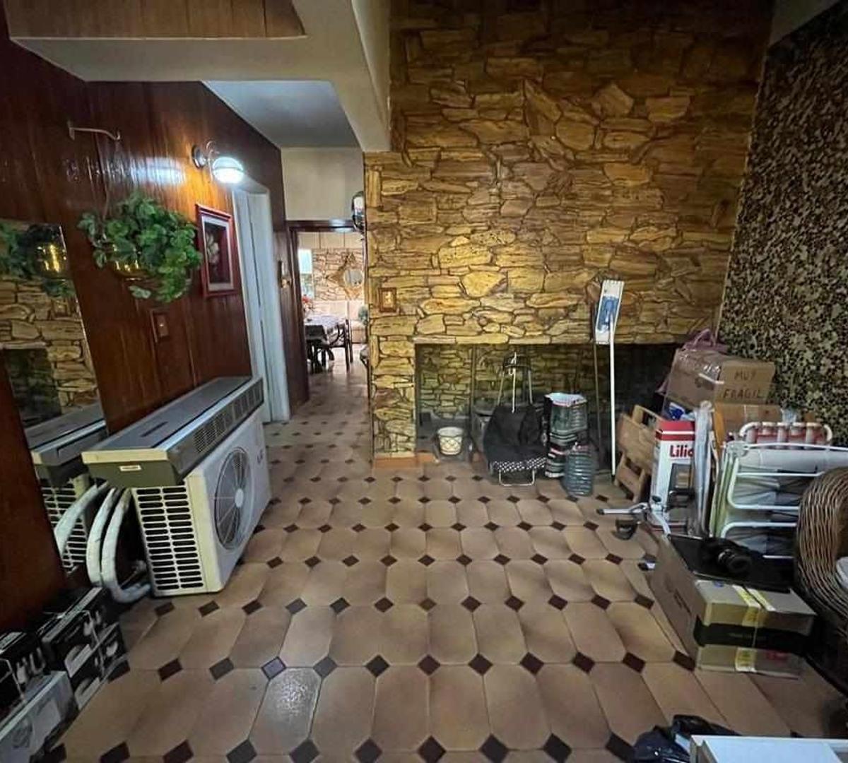 Solita y Sola Casita PH Local C/vivienda + Gje + Patio + Tza 3