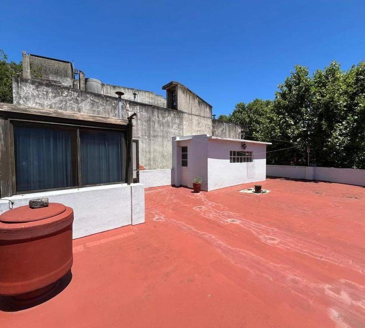 Solita y Sola Casita PH Local C/vivienda + Gje + Patio + Tza 5
