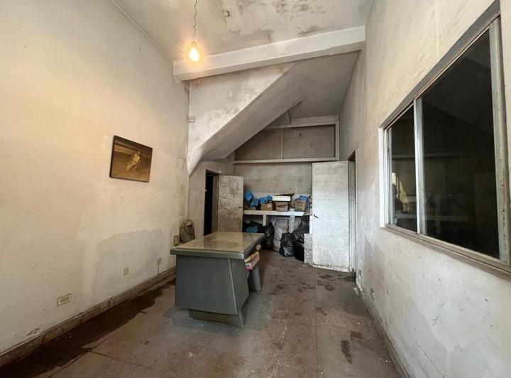 Foto de A PULMÓN... galpón lote propio + vivienda a reciclar 1º piso, imagen 3