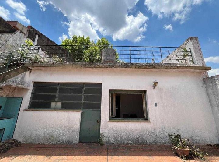 A PULMÓN... galpón lote propio + vivienda a reciclar 1º piso