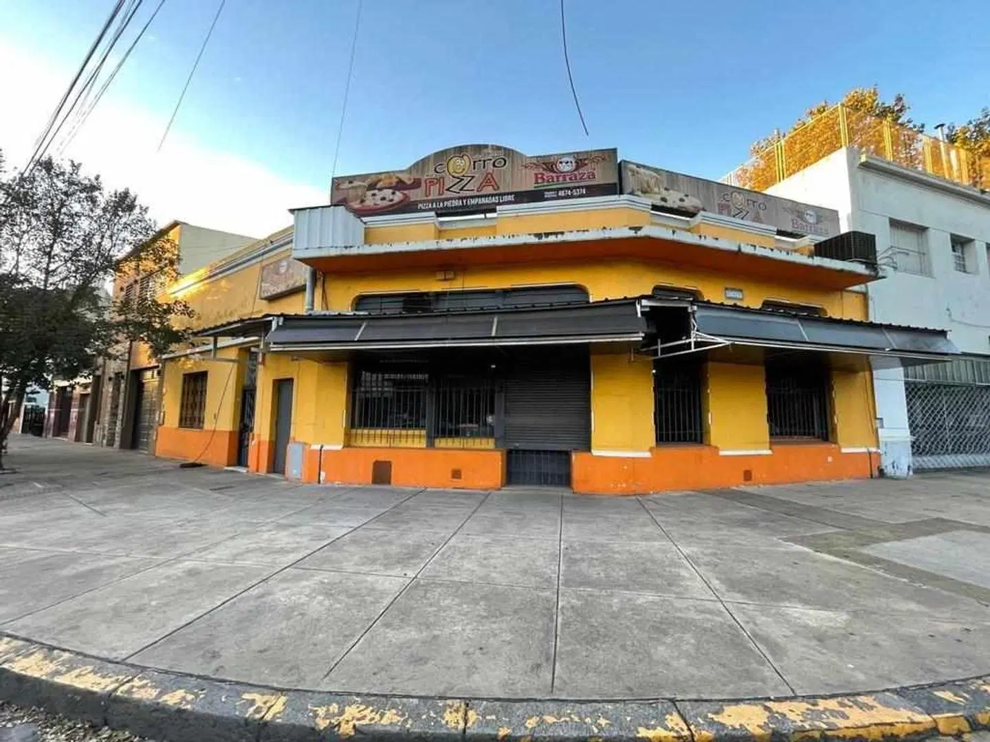 SI NO CORRO ME PIZZA local en esquina en POLO GASTRONOMICO 3