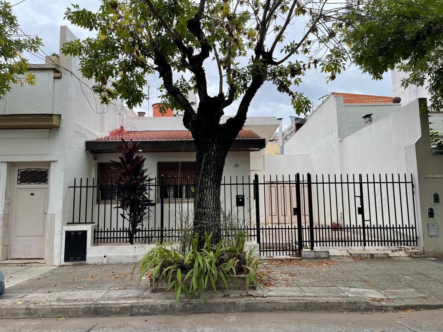 MEJOR SOLITO QUE MAL..casa digna lote propio toda en bajos