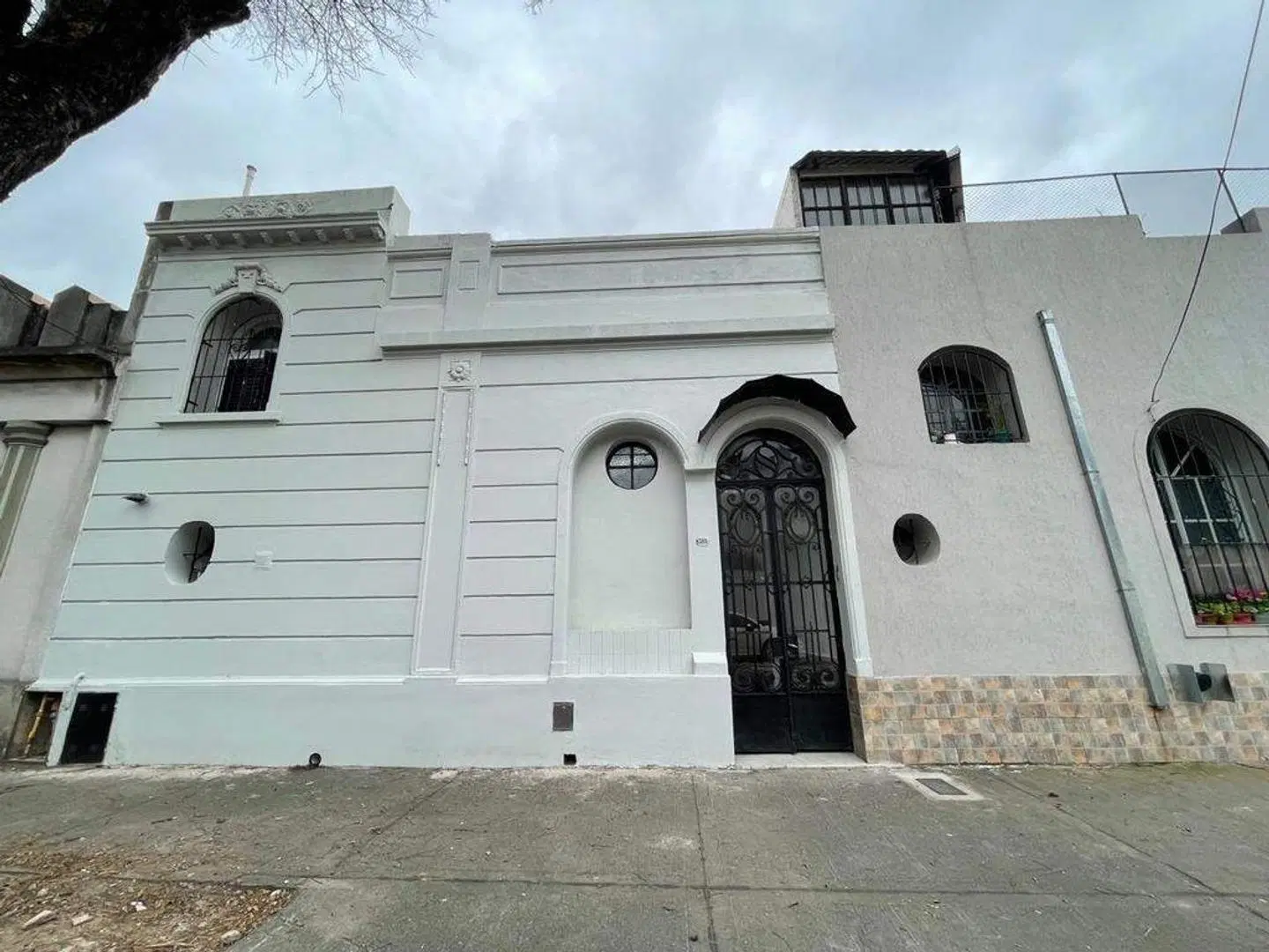 VIEJO SON LOS TRAPOS Tipo casita al frente con terraza 2