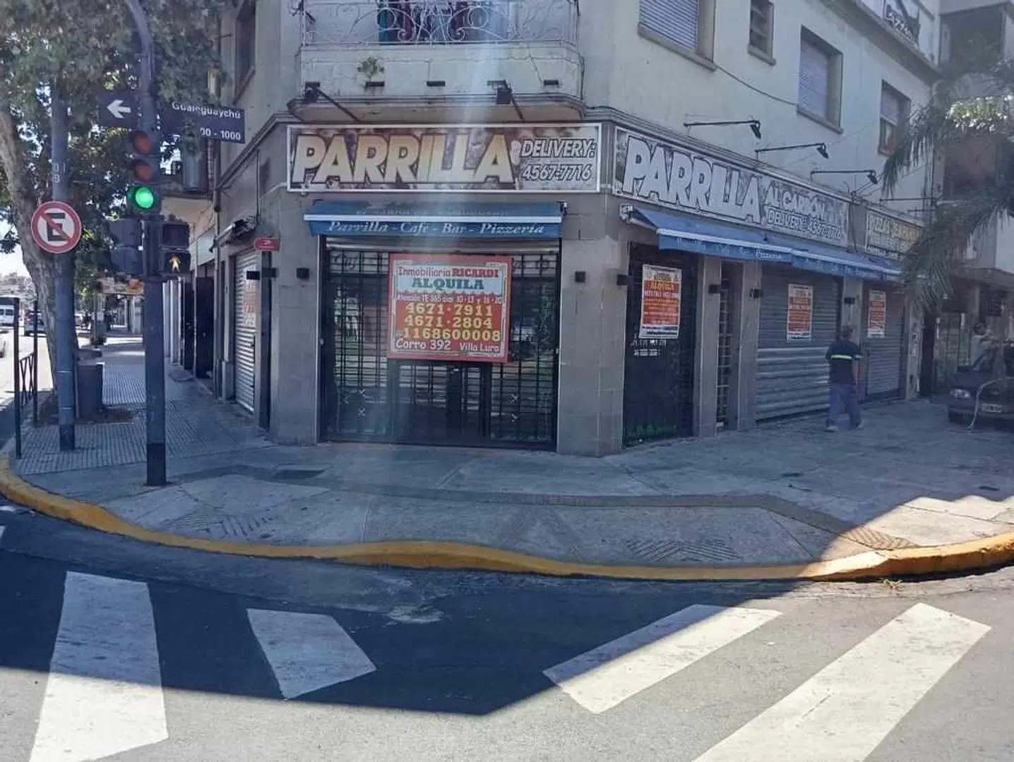 RIMBOMBANTE ESQUINA TRAFICO DE MANO se visualiza desde lejos 4