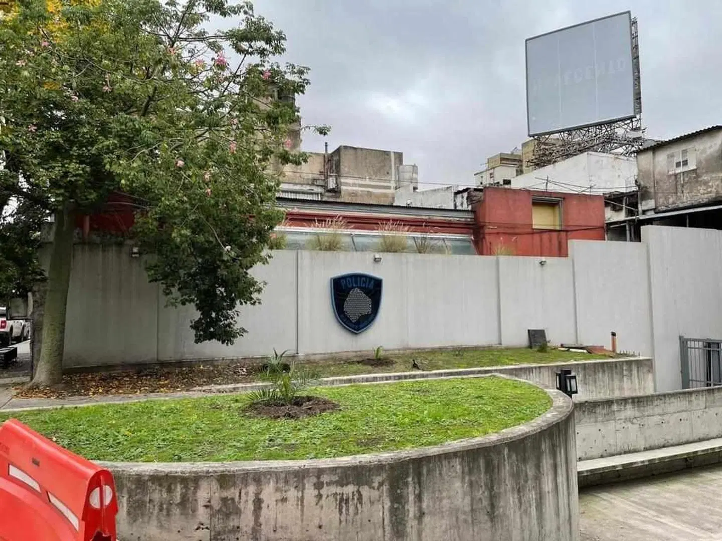 CUSTODIADO POR EXPERTOS  Tipo casa PB frente reciclado 2