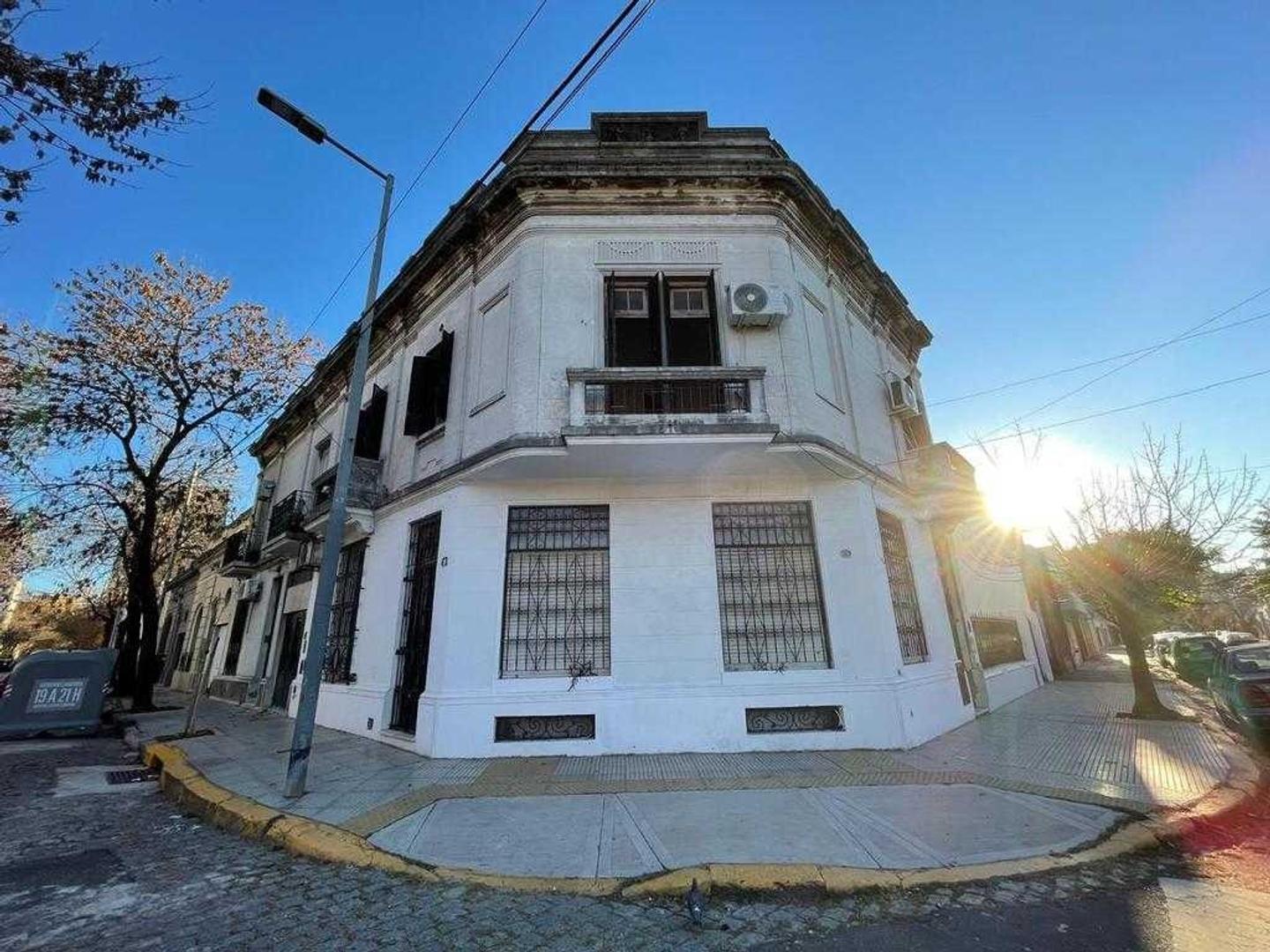 NO AL GATAFLORISMO - Tipo casa PB frente entrada indep patio