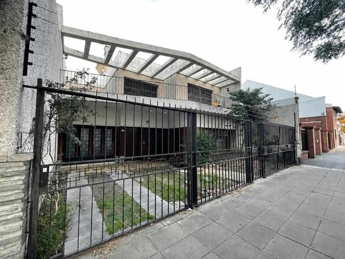 GENÉTICA PRIVILEGIADA monumental casona de los años setenta