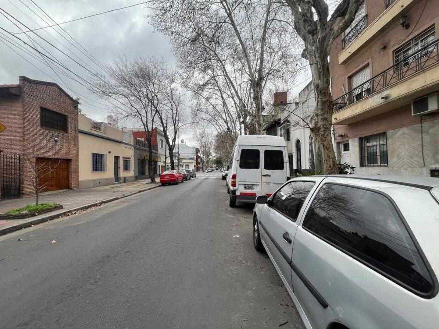 Foto de PARA COMPRADOR CON BUENAS PIERNAS - PH 1º piso entrada exc., imagen 1