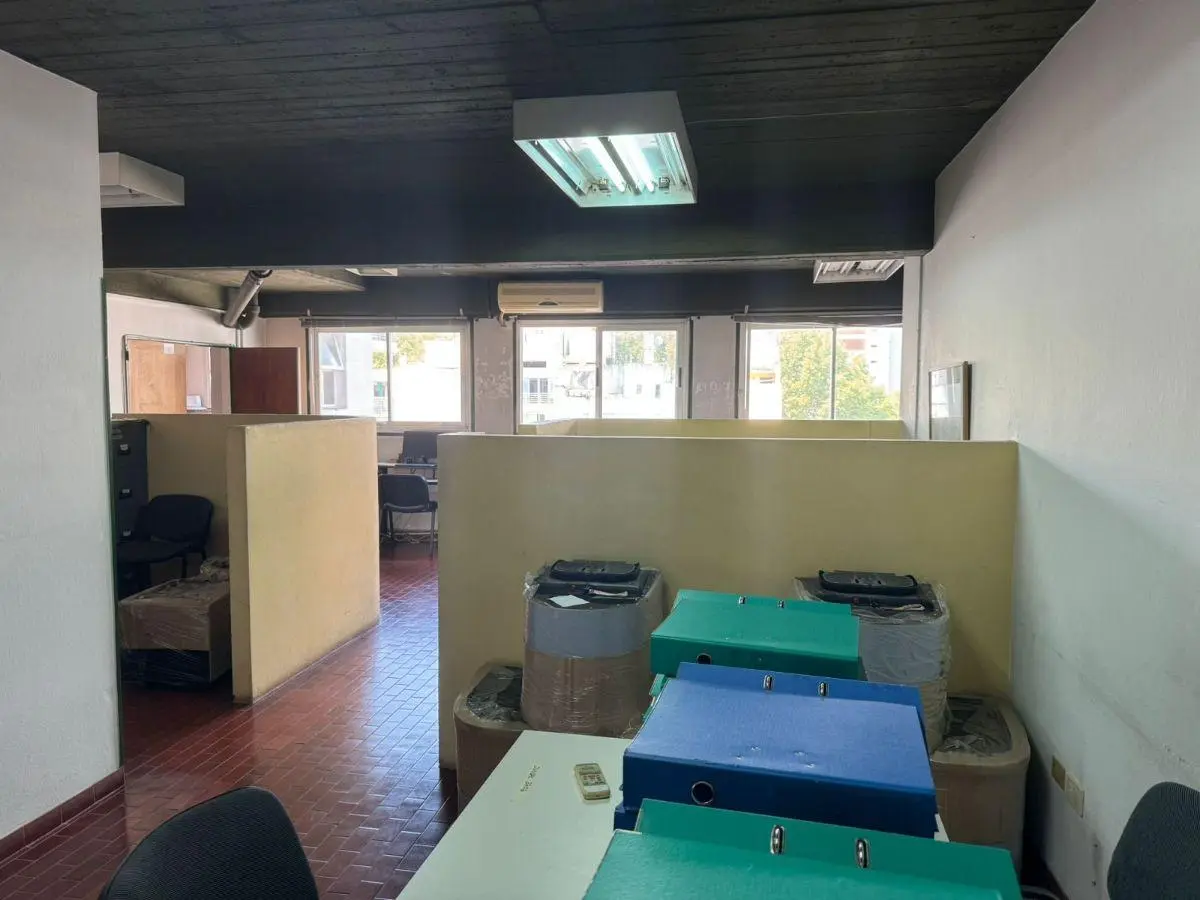 ALQUILER - Oficina de grandes dimensiones en piso alto con terraza. 5