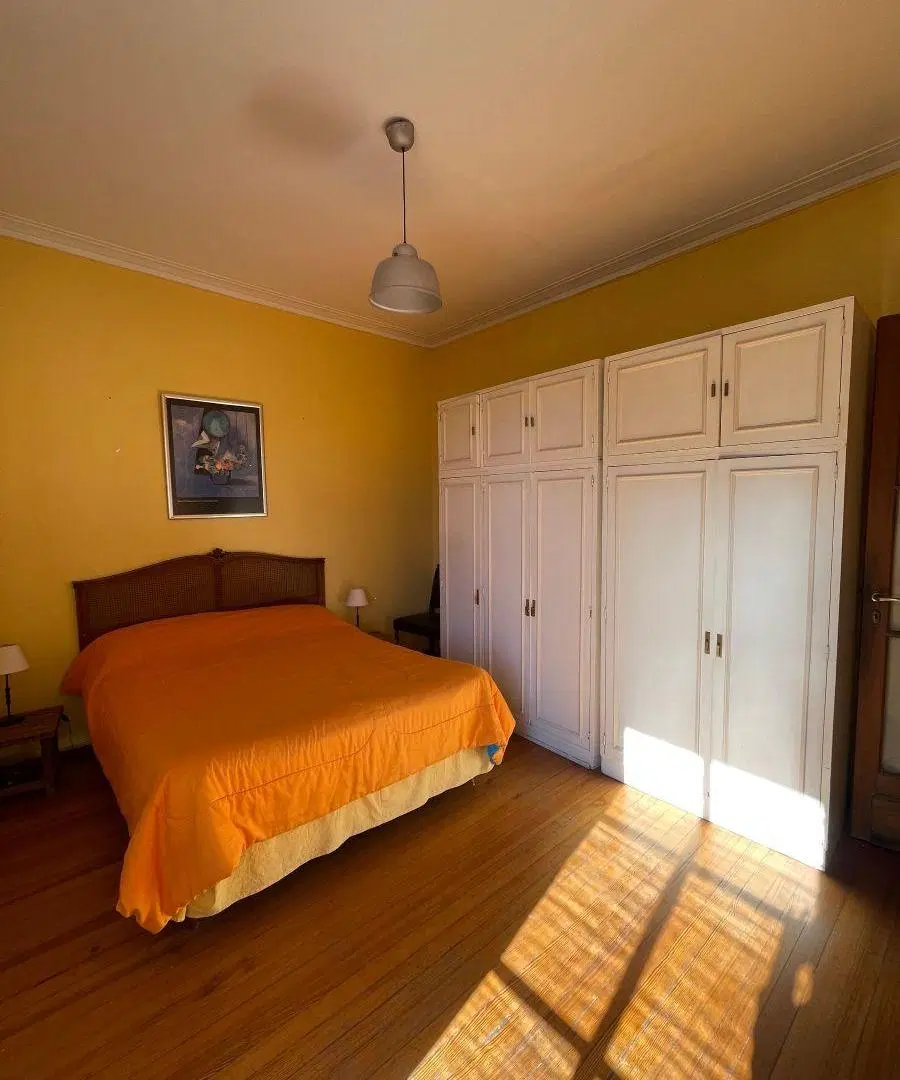VENTA - Muy lindo depto. reciclado en edificio historico, frente a dos plazas, soleado orient. NORTE 5