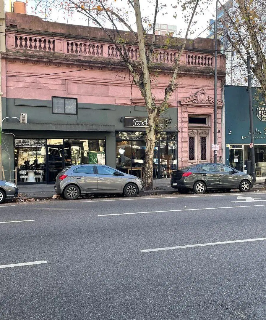 Venta - Importante terreno con doble frente sobre avenida Belgrano, posibilidad de const. 11 pisos 1