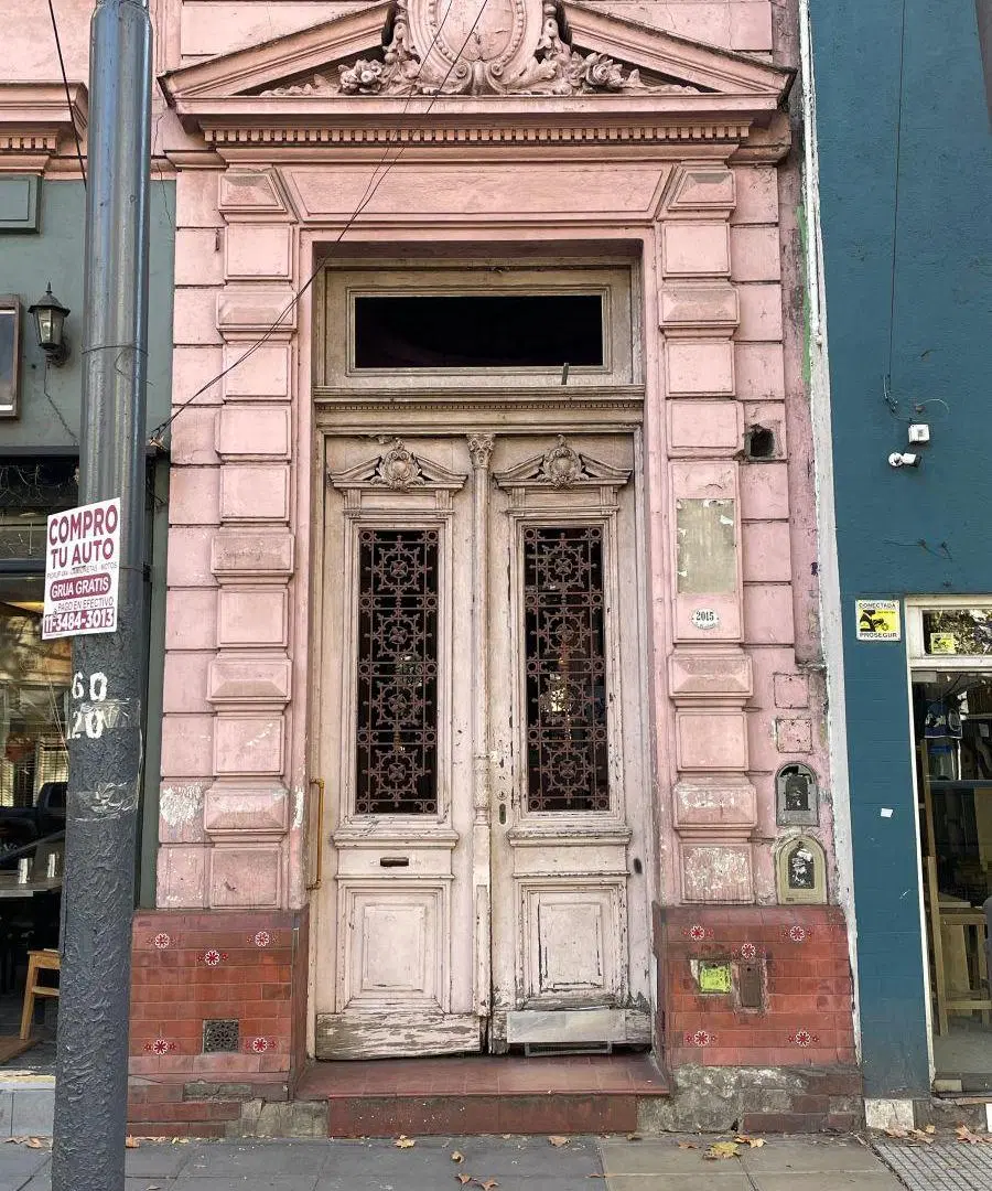 Venta - Importante terreno con doble frente sobre avenida Belgrano, posibilidad de const. 11 pisos 3