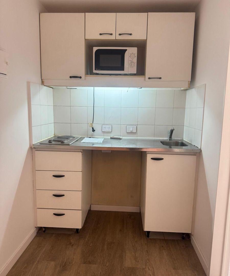 Foto de ALQUILER - Luminoso mono ambiente renovado a nuevo con balcón y gran, imagen 1