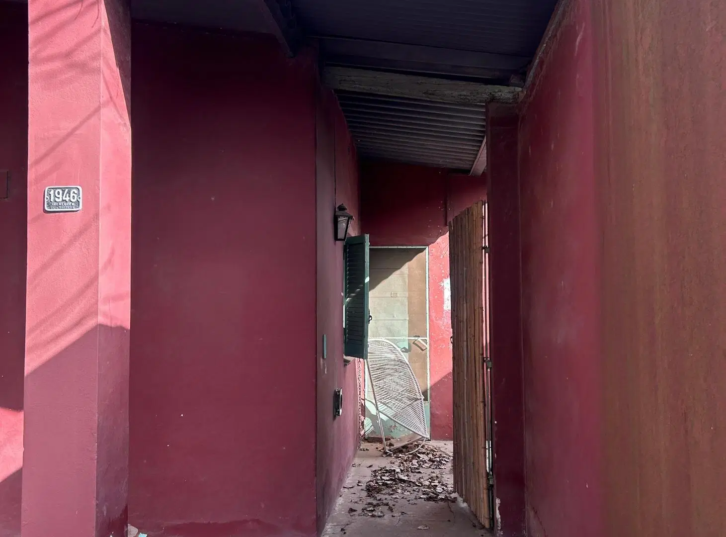 Oportunidad! Casa para reciclar de 3 ambientes garage cubierto y con un jardín divino. 1