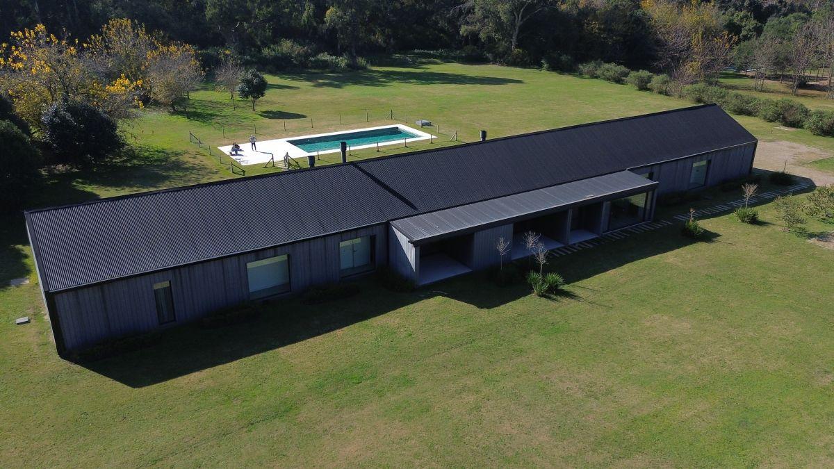 Casa una planta de 550 m² | 1,6 ha | 5 suites | Piscina 20 x 8 | El Aduar