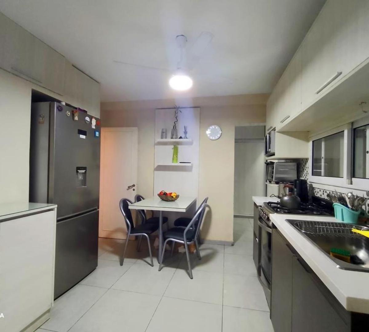 VENTA departamento 3 dormitorios 2 do piso, con Balcón