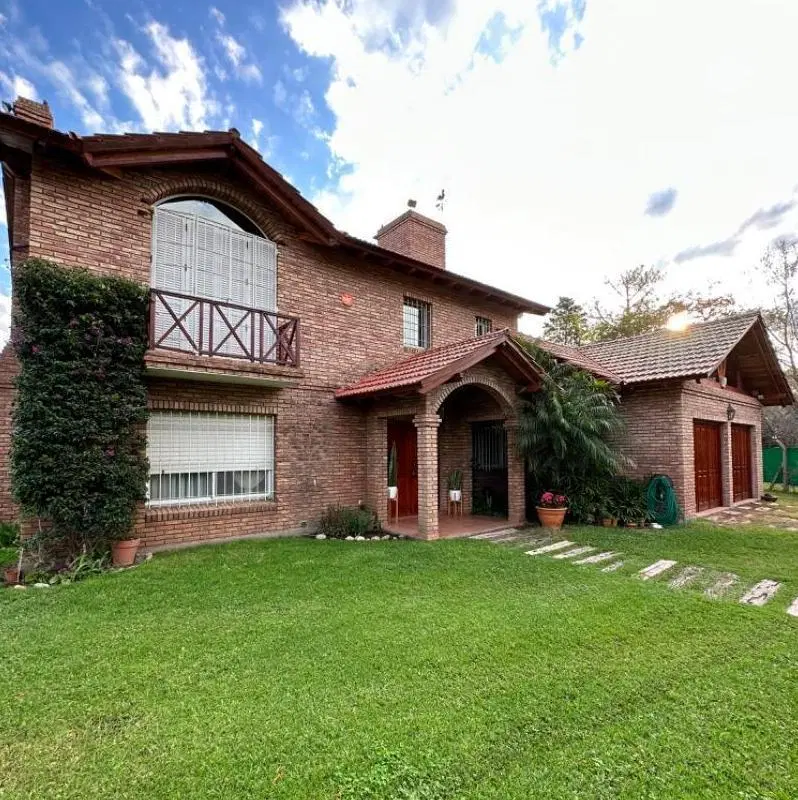 VENTA CASA 3 DORMITORIOS gran parque y piscina - Barrio Cotos de Alameda 8