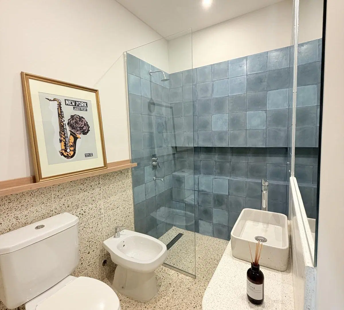 Casa reciclada de 4 dormitorios, cochera y jardín en Lourdes 4