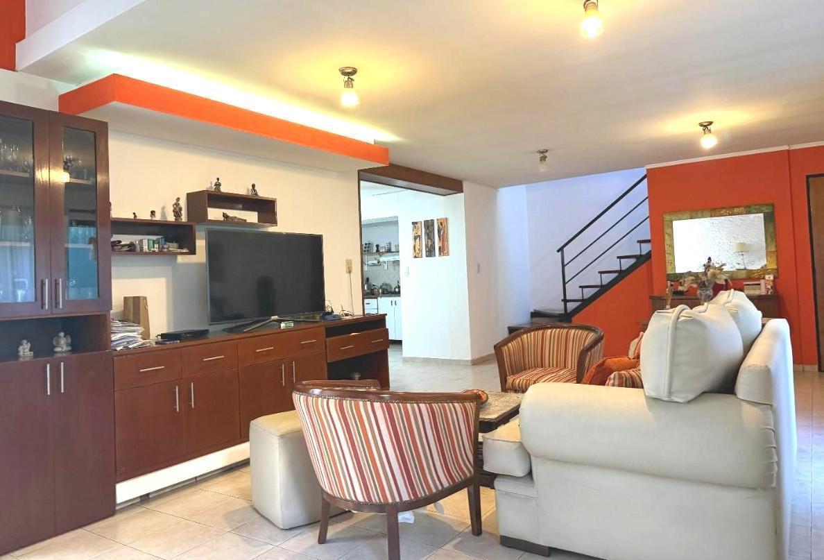 Foto de casa de pasillo 3 dormitorios, con dos patios y terraza. NO PH, imagen 4