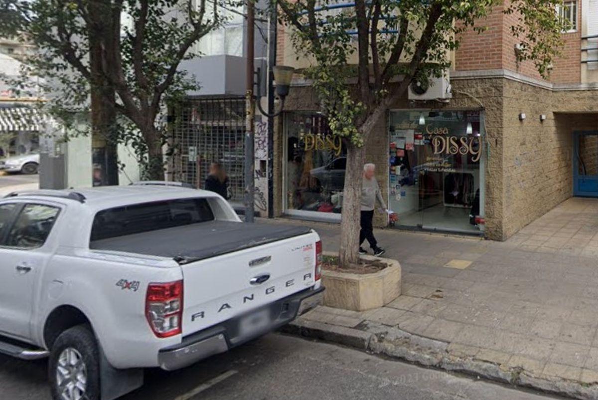 ALQUILER LOCAL SOBRE BOLIVAR CASI ESQUINA ROSALES
