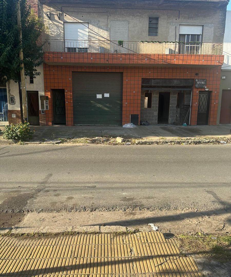 Predio Galpón y Local con Terreno ideal Corralón