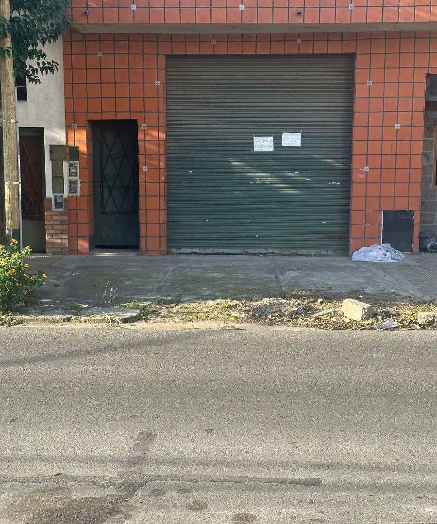 Predio Galpón y Local con Terreno ideal Corralón 5