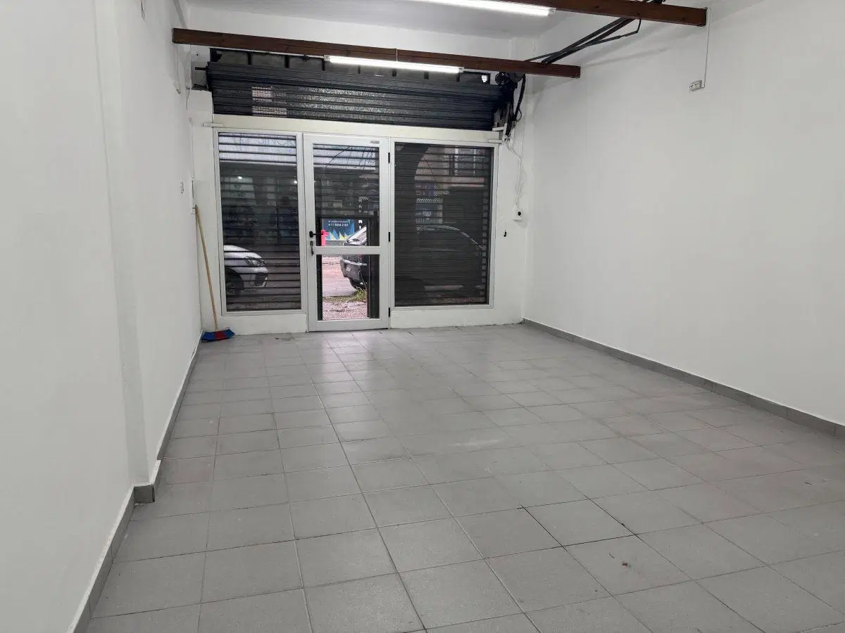 Venta de Local Buena en Av. Santa Rosa - Castelar - 2