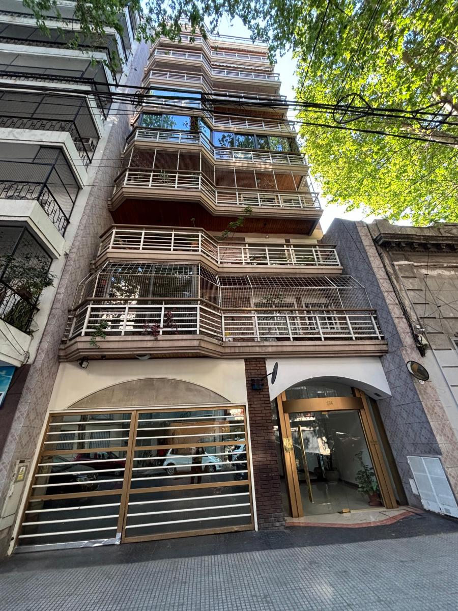 VENTA 4 AMB CON PATIO Y COCHERA CUBIERTA