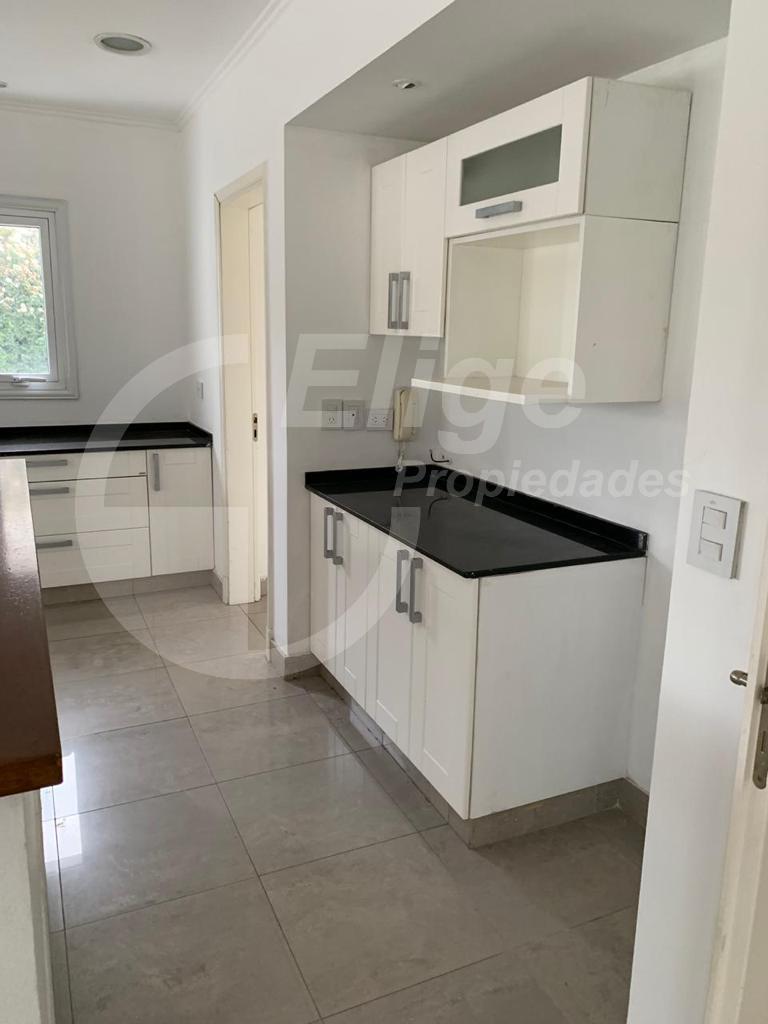 Lomas de La Carolina, 4 Dorm., 6 Baños, Galería, Amplio Jardín y Pileta! 5