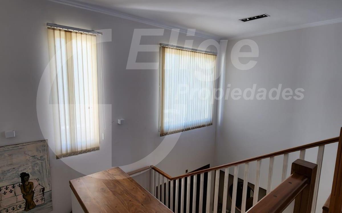 Lomas de La Carolina, 4 Dorm., 6 Baños, Galería, Amplio Jardín y Pileta! 4