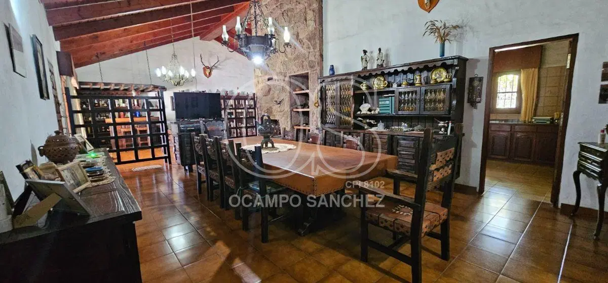 Casa en Venta 1 Planta en Mejor Zona de Arguello, 4 Dorm. 1 Suit, Escritorio, Amplio Parque, Pileta 2