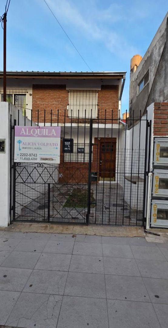 Dúplex de 50 m² con 2 dormitorios en alquiler en Wilde.
