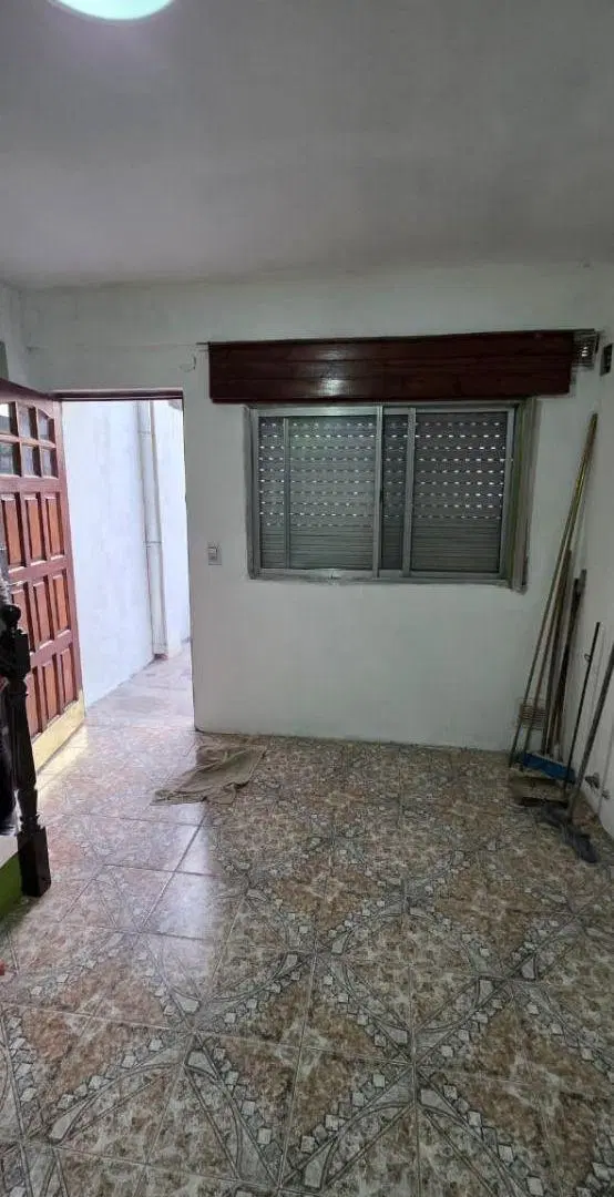 Dúplex de 50 m² con 2 dormitorios en alquiler en Wilde. 2