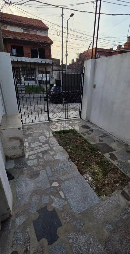 Dúplex de 50 m² con 2 dormitorios en alquiler en Wilde. 3