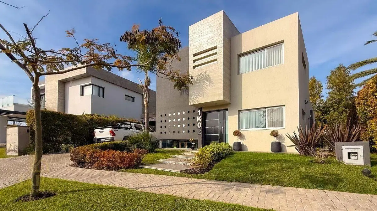 Casa de 200 m² con 5 dormitorios en venta en Nuevo Quilmes 3