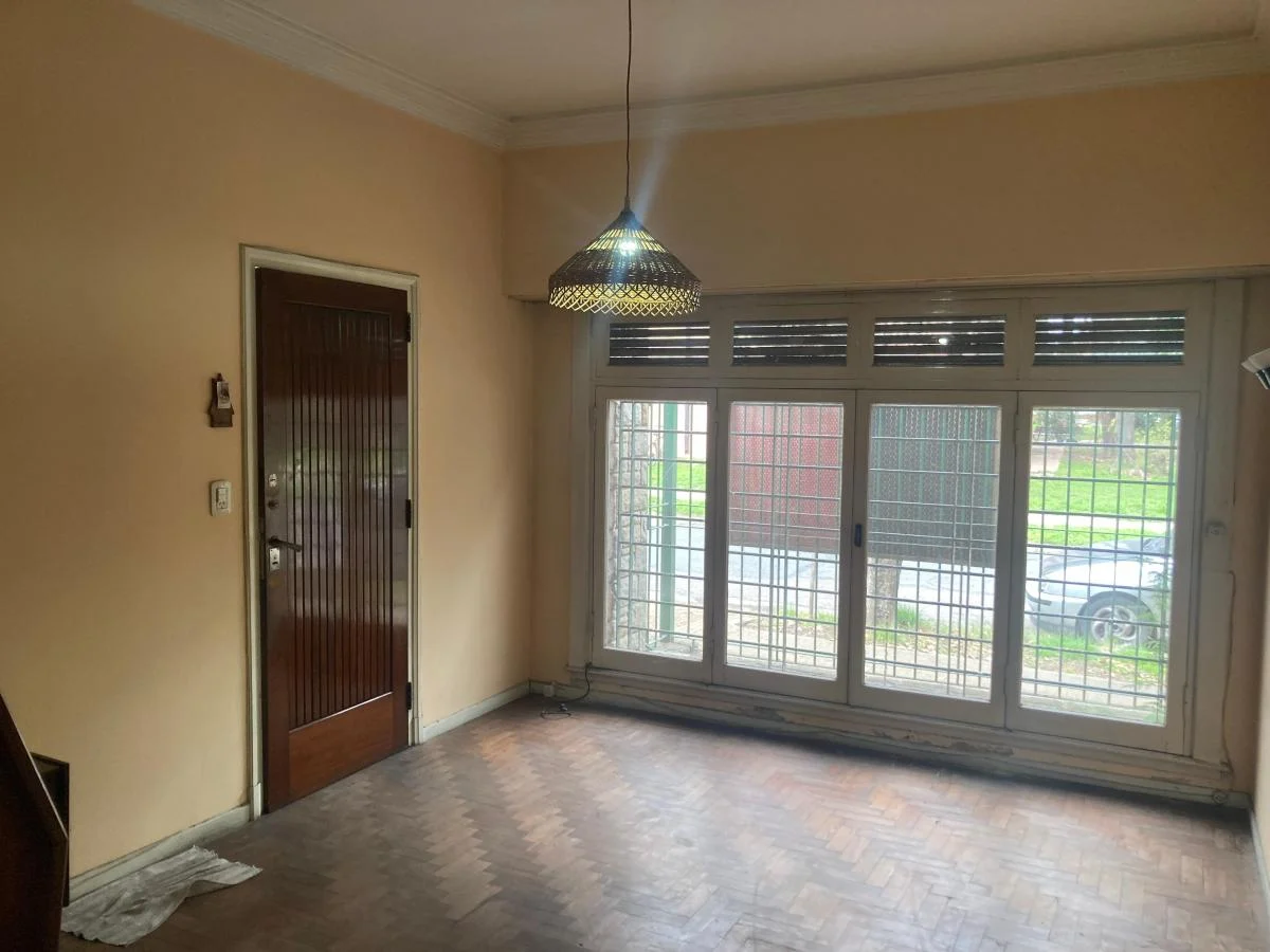 Foto de Casa de tres ambientes con jardin y cochera. Moron Norte., imagen 5